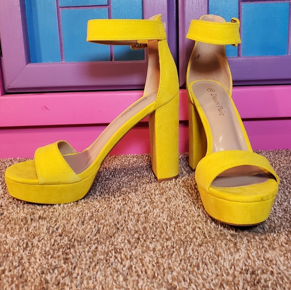 Yellow suede chunky or thick heel buckle strap sandals size 9 - Picture 4 of 10